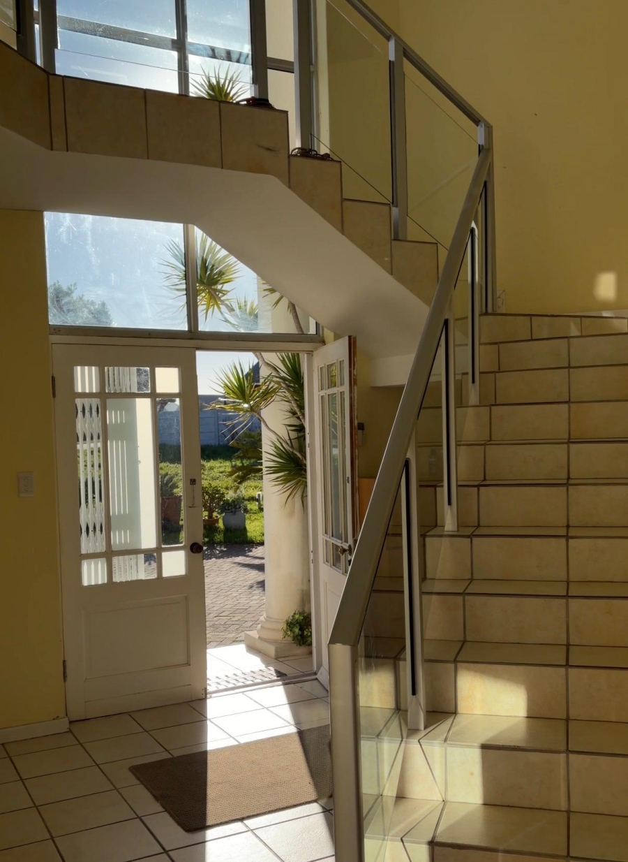 3 Bedroom Property for Sale in Boggomsbaai Western Cape